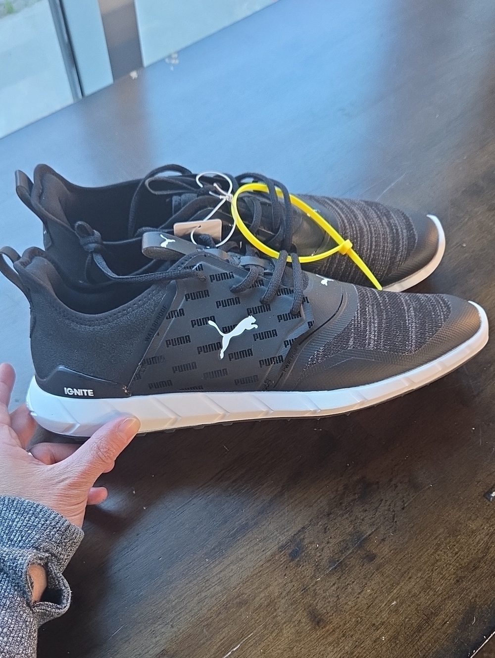 Puma Men's Black and White Knit IGNITE Waterproof Spikeless Gold Shoes NEW